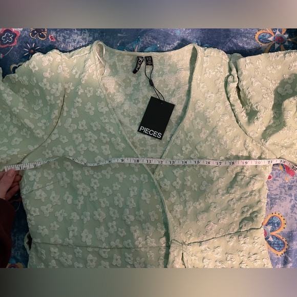 BNWT Embroidered Wrap Puff Sleeve Dress - Picture 8 of 8